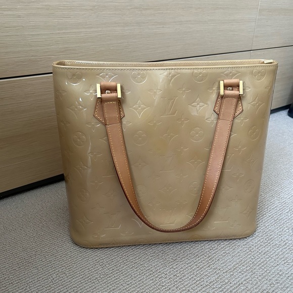 Louis Vuitton Stockton Monogram Vernis Bag - Picture 2 of 7
